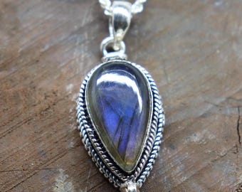 Labradorite Poison Pendant Necklace, 925 Silver Plated Locket
