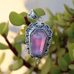 Aurora opale cercueil poison squelette cercueil pendentif, pendentif prise de médicament, pendentif cercueil breloque squelette, pendentif compartiment boîte fait main,