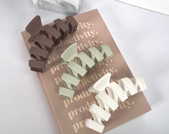 Minimalistic zigzag claw clips | Matte neutral colour wavy hair clip | large claw clip for thick hair | medium claw clip