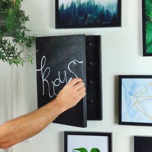 Porte-clés en bois personnalisé avec nom de famille, porte-clés mural, boîte à clés en bois, cadeau de pendaison de crémaillère, cadeau de mariage
