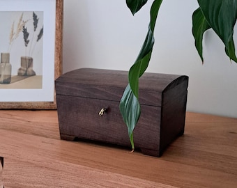 Big Personalized Lockable Natural Wooden Box with Lid and Key, Storage Chest Keepsake, Rustic Memory Photo Box, Custom Jewelry Box for Men