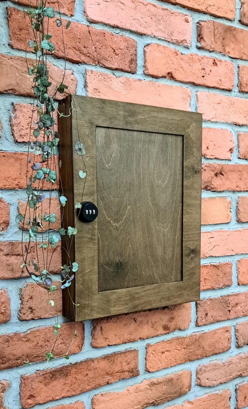 Natural Wooden Family Key Box Shutters, Digital Lock, Hanging Key Box ...