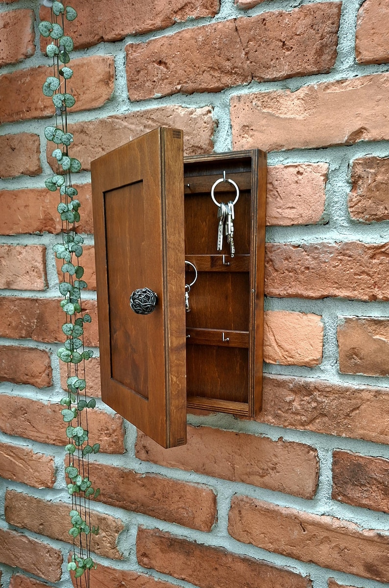 Shutters Natural Wooden Key Box, Hand Painted Calligraphy Hanging Key ...