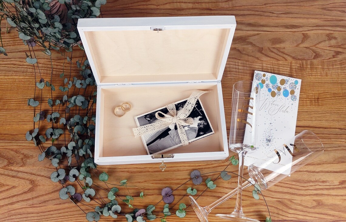 Abschließbare weiße Holzkiste mit Deckel und Schlüssel | Etsy