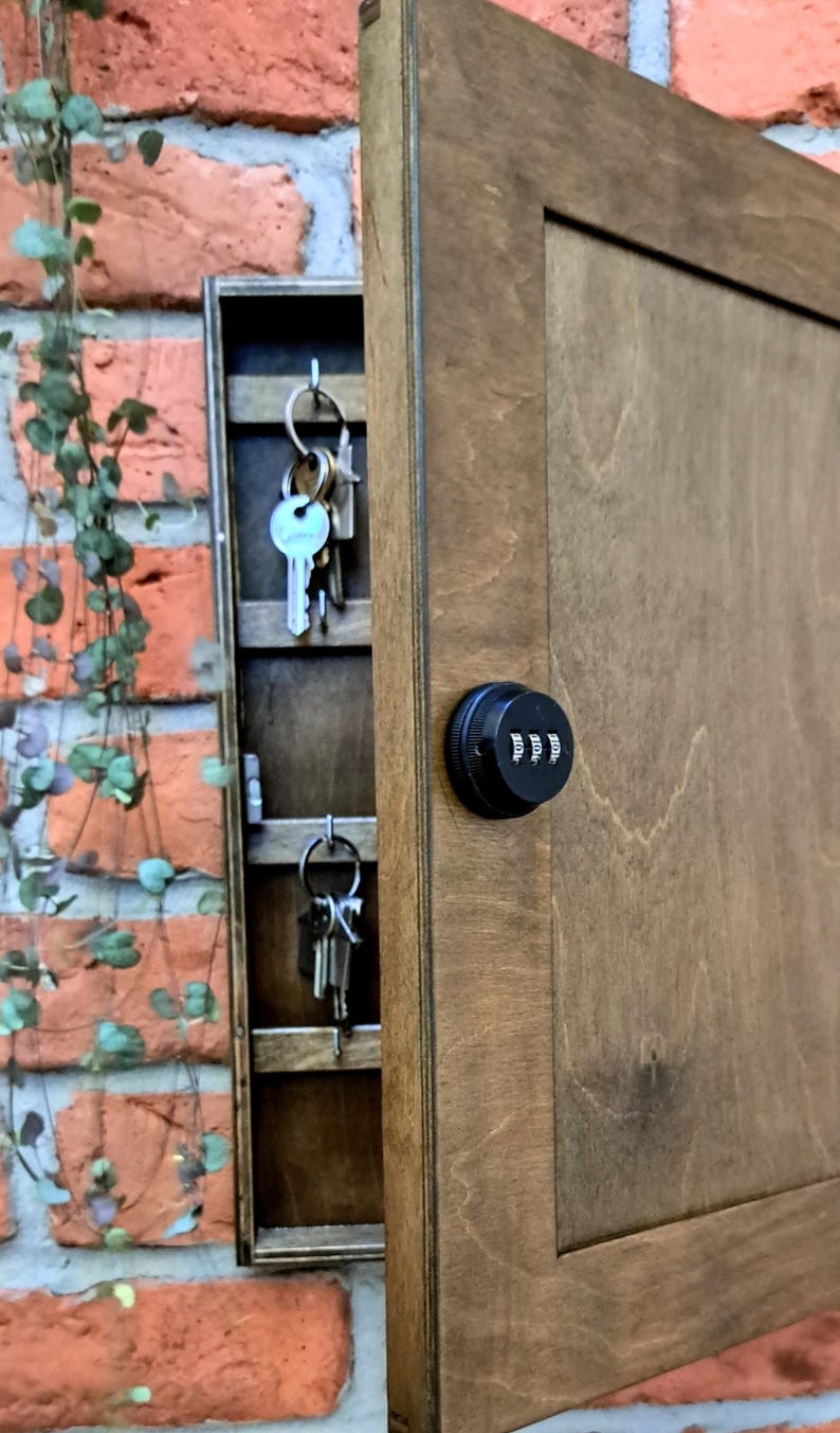 Natural Wooden Family Key Box Shutters, Digital Lock, Hanging Key Box ...