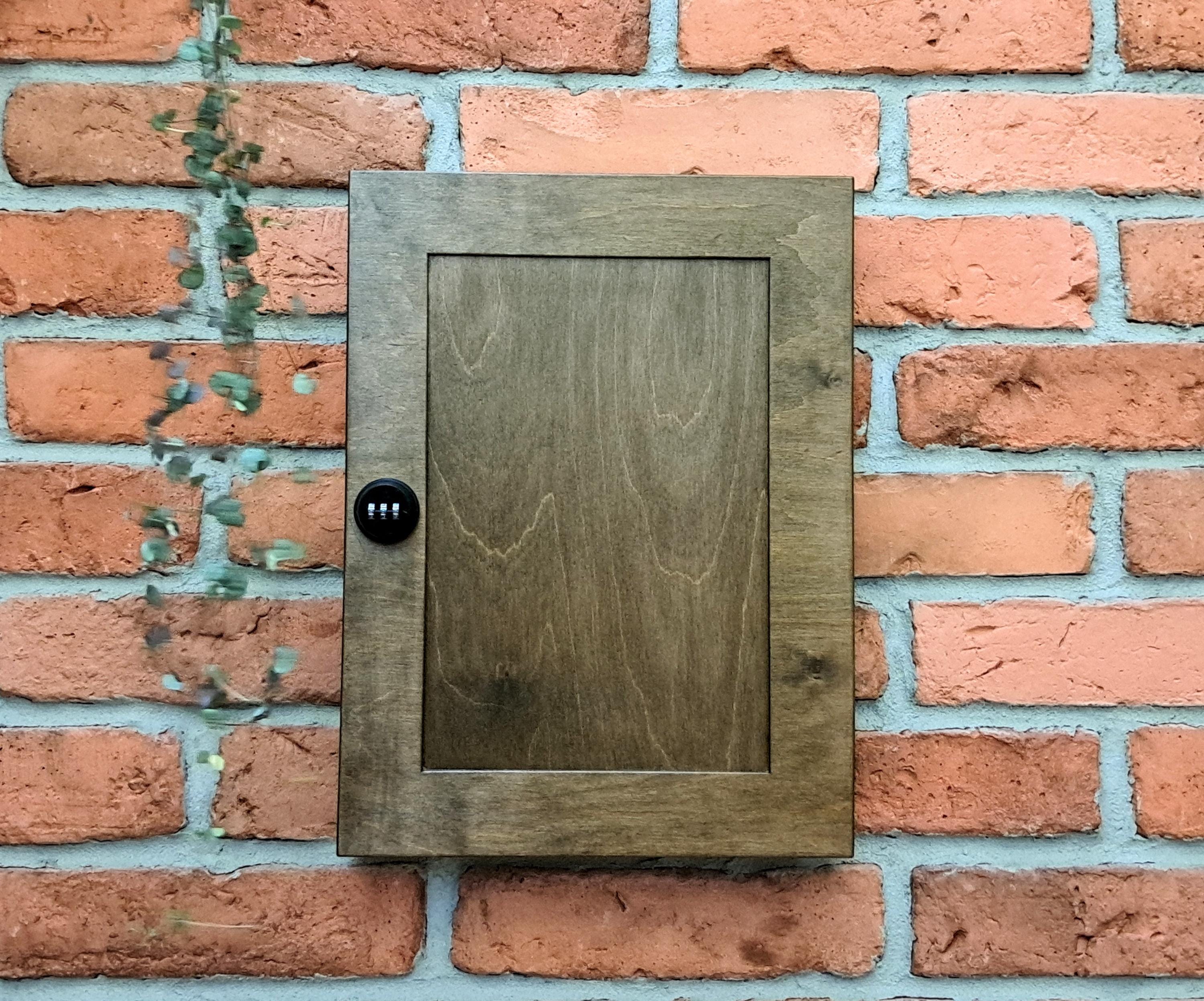 Natural Wooden Family Key Box Shutters, Digital Lock, Hanging Key Box ...