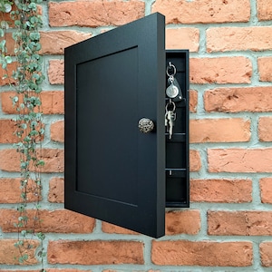 Zwarte luiken, natuurlijk houten familiesleutelkastje, hangende sleutelkast, sleutelhaken, rustieke sleutelkast, sleutelopslag, bruiloft, housewarming cadeau