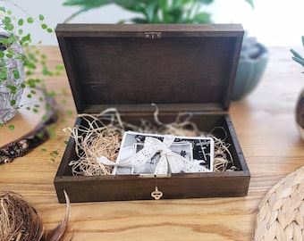 Lockable Natural Wooden Box with Lid and a Key, Storage Chest Keepsake Wedding Secret, 4x6 Memory Photo Box, Jewelery Box, Rustic Wood Box