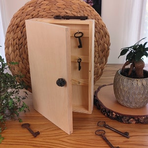 Cassetta portachiavi in legno naturale, cassetta portachiavi sospesa, ganci per chiavi, mobiletto rustico in legno di Cay, contenitore per chiavi, per artigianato, casa ecologica, regalo di inaugurazione della casa, chiavi