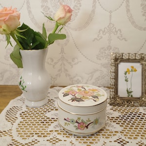 SADLER POTTERY, Vintage English Porcelain Jewelry Box, Trinket Box, Lidded Box, Gift Box, Jewelry Box