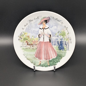 D'Arceau Limoges Vintage Porzellanteller: Les Femmes du Siecle, französische Mode 1947