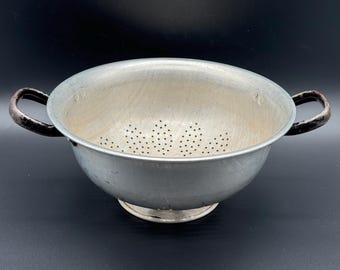 Vintage sieve/colander, antique sieve, kitchen sieve, pasta strainer, country kitchen, vintage, brocante decor, shabby chic