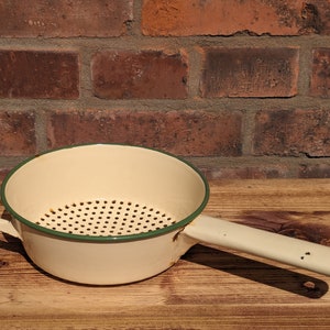 Vintage enamel sieve Sweden beige-green kitchen decoration country house