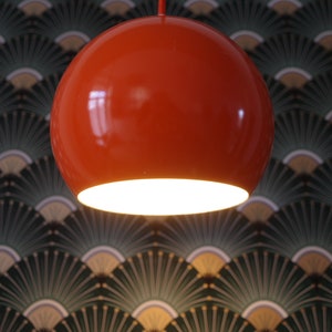 Original KAISER Leuchten Sputnik Deckenlampe 6 armig Opalglas Kugeln 1960er  70er Space Age Design Vintage Mid Century Modernist orange rot