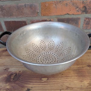 Passoire vintage, passoire antique, passoire de cuisine, passoire à pâtes, émail, passoire en émail, cuisine de maison de campagne, vintage, décoration brocante, shabby