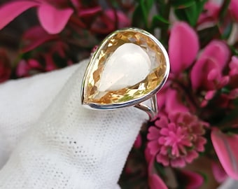 Anillo de citrino en forma de pera en plata de ley: joyería artesanal con la piedra natal de noviembre. Regalos para San Valentín.