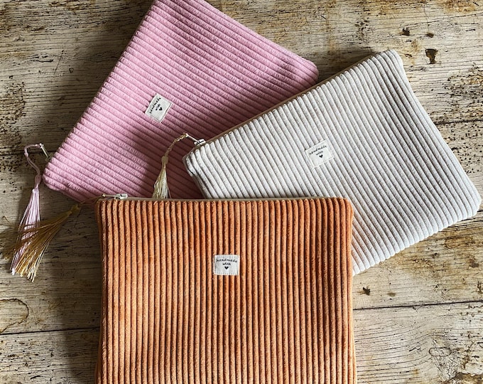 Medium-sized corduroy clutch