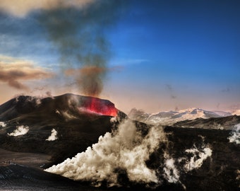 Iceland : Smoky Crater Photo premium print