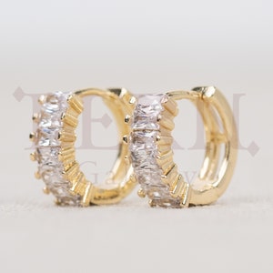 Gold Huggie with Cubic Zirconia • Tiny hoop earring • Gold hoops • Huggie hoop earrings • Thin hoop earrings • Mini hoops • Clip on • Cz