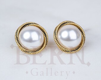 Freshwater Pearl Spiral Stud Earrings • Bridesmaid gift • Boho • Statement earrings • Bridal earrings • Pearl • Gold • Abstract • Geometric