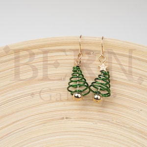 Pendentif arbre de Noël en spirale • Noël • Couronne de Noël • Cadeau pour elle • Sapin de Noël • Or • Boucles d'oreilles tendance • Étoile • Vert