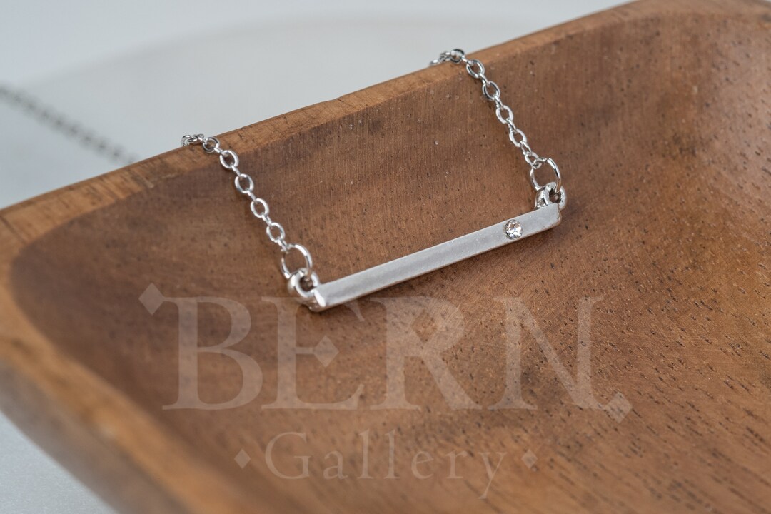 LORENZA HORIZONTAL BAR NECKLACE main image 1