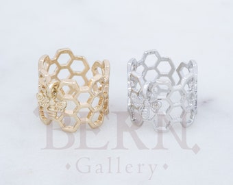 Honeycomb Ring with Tiny Bee • Gold ring • Boho • Silver ring • Bee • Silver • Gold • Gift for her • Honey • Bee ring • Honeycomb • Natural