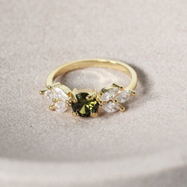 Peridot & Simulated Diamond CZ Cluster Round Cut Ring in 14k Gold Vermeil | August Birthstone | US sizes 6, 7, 8, 9, 10 (UK L, O, Q, S, U)