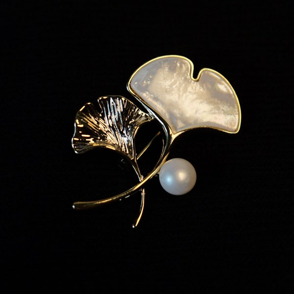 Cadeau de saint valentin, pull en nacre d'eau douce naturelle, broche à Clip, Ginkgo biloba, épingle de costume pour manteau