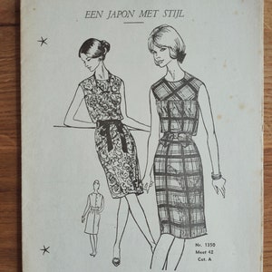 May include: A vintage magazine cover with illustrations of dresses. The text includes "EEN JAPON MET STIJL" and "het naaiboek". The cover is in black and white, with a retro design and signs of wear.