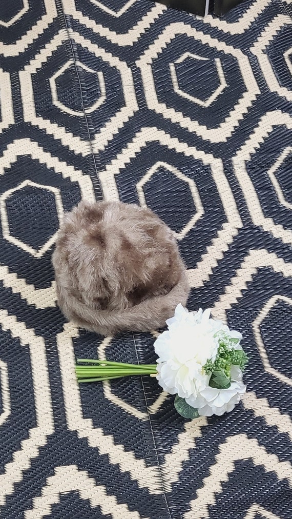 Vintage  ladies faux fur hat