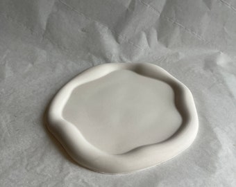 ROUND CLOUD Tray - oval concrete bowl - cloud - arched tray - jewelry - coaster - plate - dish - concrete - minimal plate - decoration