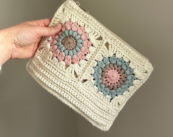 Crochet clutch, crochet pouch, purse, handbag, makeup bag, granny square bag, zippered pouch, pencil bag