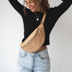 Genuine Leather Fanny Pack, Adjustable Leather Crossbody Bag, Bum Bag, Belt Bag, Waist Pack, Minimal Fanny Pack, Travel Bag, waist pouch