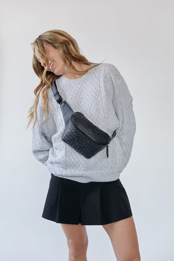 Minimal fanny pack sales