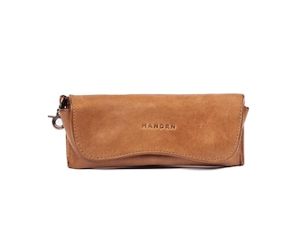 Tan Leather Sunglasses Case – Minimalist Eyeglass Case, Attachable Travel Glasses Holder