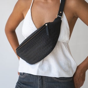 Black Handwoven Leather Fanny Pack, Leather Crossbody Bag, Bum Bag, Minimal Fanny Pack, Travel Bag, hip pack, Waist Pouch, gifts for her