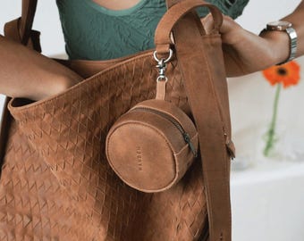 Saddle Light Brown Leather Circle Pouch – AirPods Case, Attachable Leather Coin Pouch