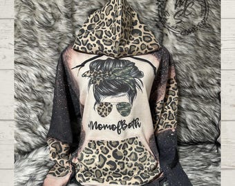 Bluza z kapturem z nadrukiem w panterkę: Mama of Both Messy Bun Sweatshirt