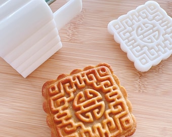 4pc 100g Handmade Mooncakes: Salted Egg Yolk, Traditional Chinese Snacks