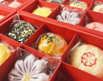 Gift Box, 12pc Traditional Chinese Pastries Mooncakes: Assorted Flavors, Mid-Autumn Festival