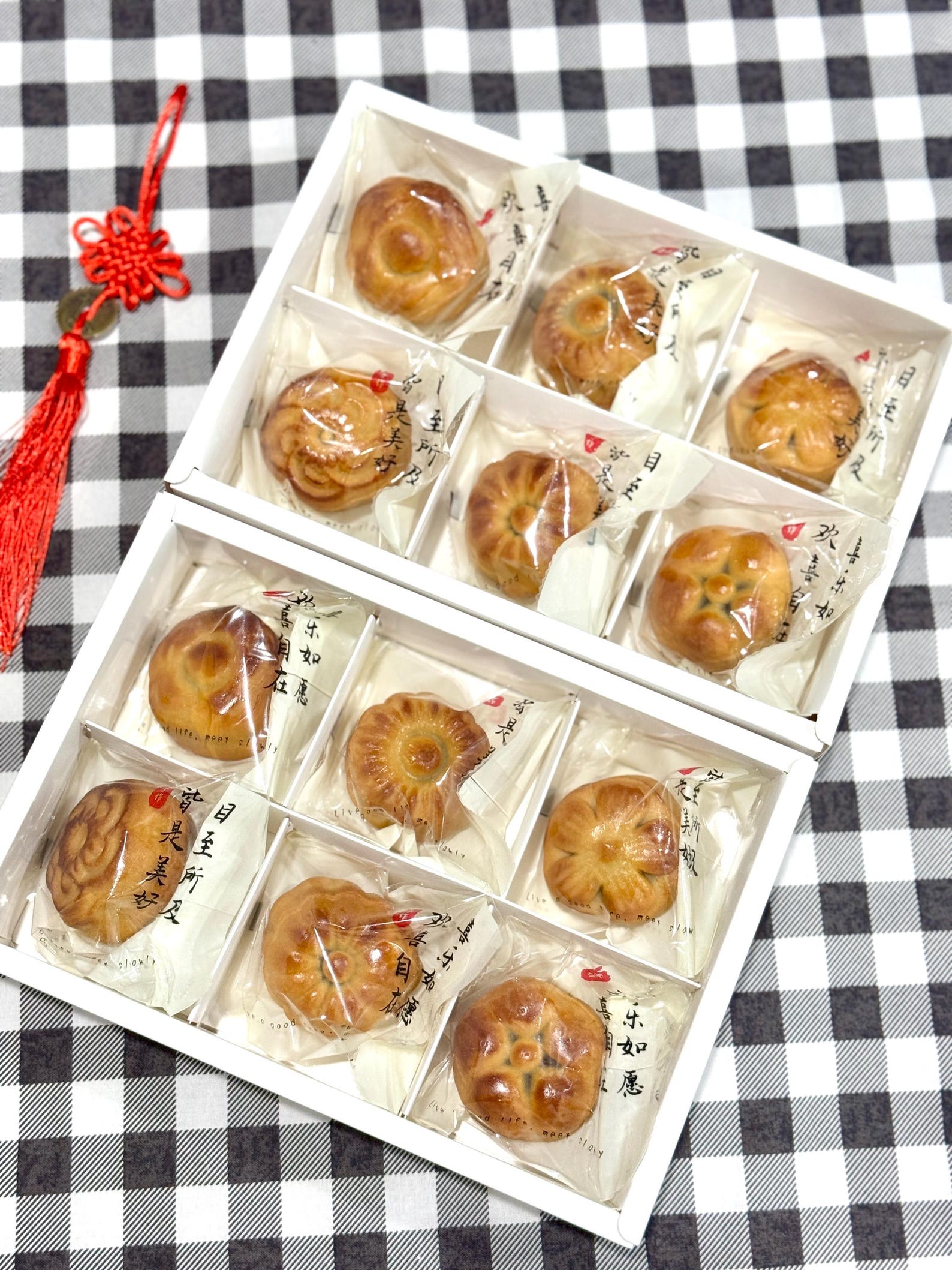 Gift Box, 12pc 50g Handmade Traditional Chinese Mooncakes, Mid-Autumn Festival, Lunar New Year.