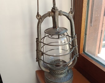 Belle lampe tempête à pétrole ancienne