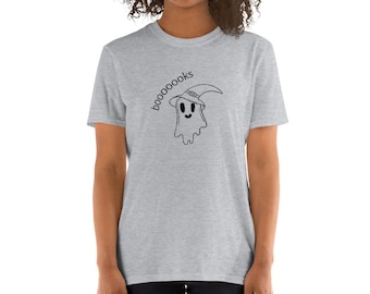 Camisa fantasma, camisa de Ghost Books, camisa fantasma bruja, camisa de bruja fantasma, camisa de halloween, libros de halloween, camiseta unisex de manga corta