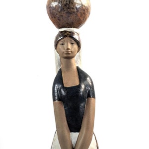 Girl to the Fountain, Lladró,Large Figure c. 1975