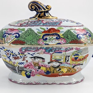 Extremely Rare Mason&#39;s Ironstone Tureen in Green Mandarin Pattern, c. 1815