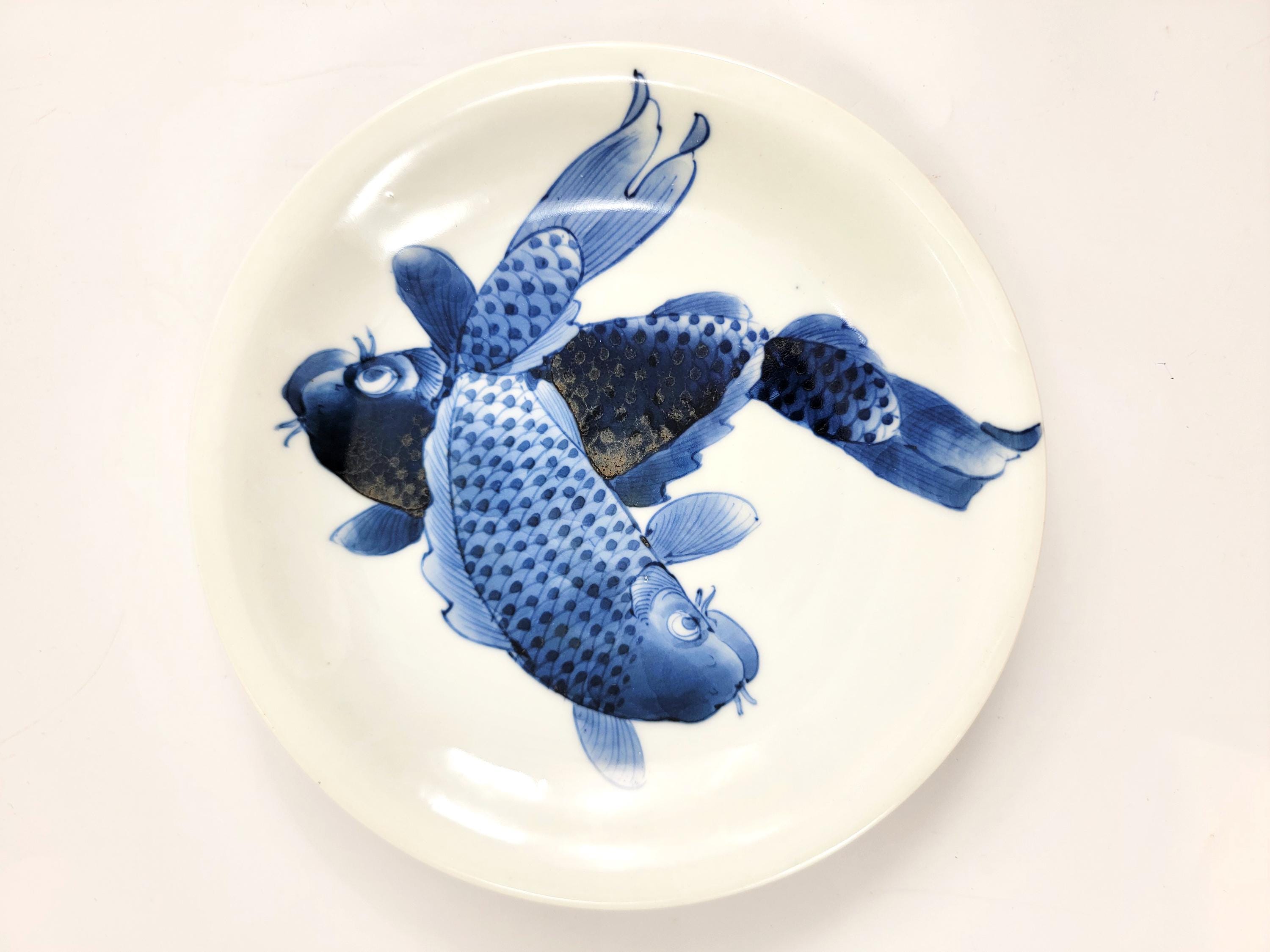 有田焼青白磁「双鯉」皿 ペア 明治時代 福印 - Etsy 日本