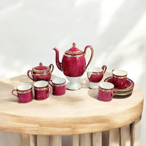 Rare antique Wedgwood claret and gold porcelain coffee service for persons, Hardy Brothers, Edwardian, Neoclassical, 13 pieces, c. 1905