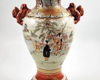 九谷焼の大型アンティーク花瓶、日本製、盛上釉、獅子の取っ手、1890