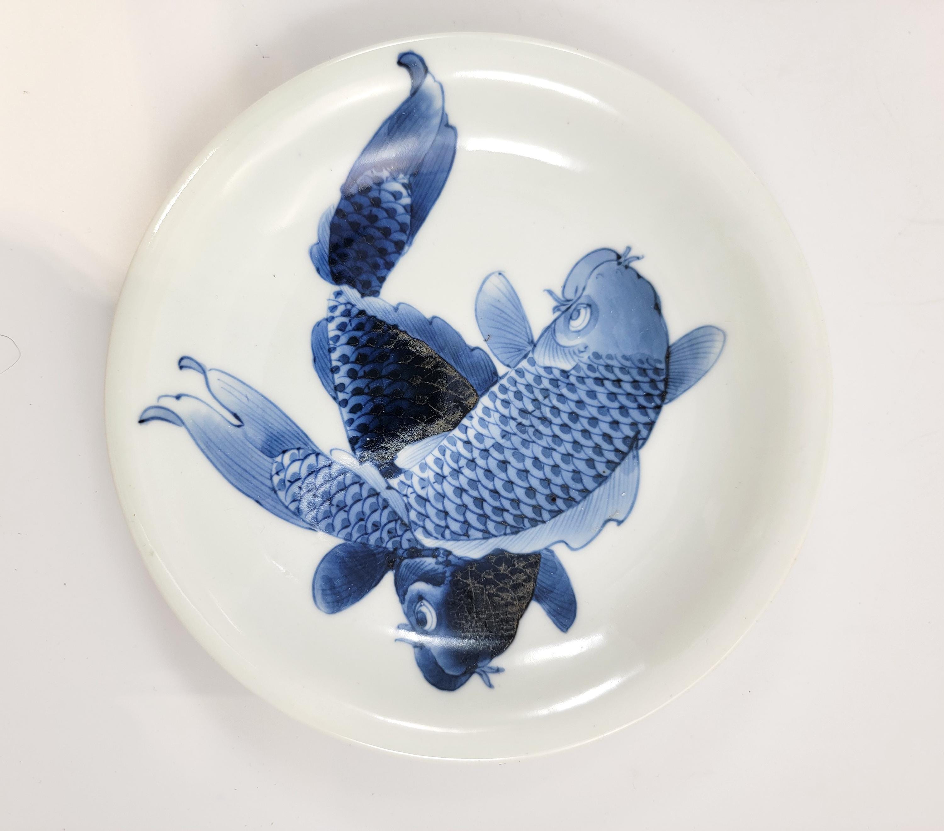 有田焼青白磁「双鯉」皿 ペア 明治時代 福印 - Etsy 日本